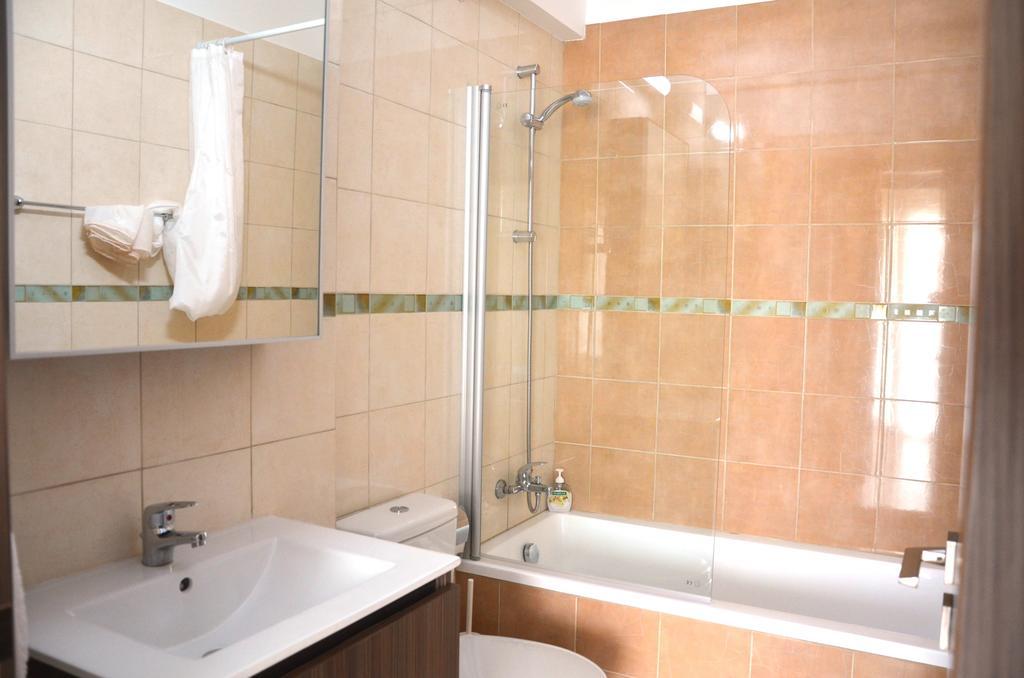 Domino Blue Apartment Paralimni Exterior foto